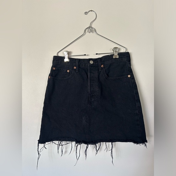 Levi’s Black ICONIC SKIRT - Picture 4 of 14